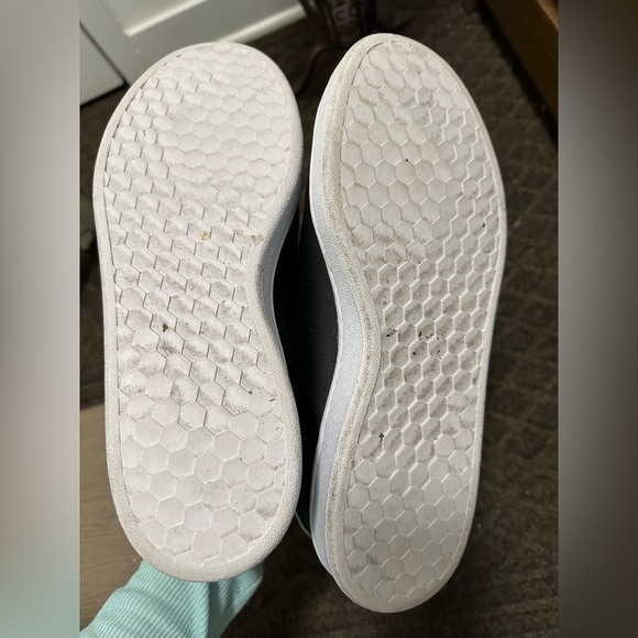 Adidas Advantage Shoes LIKE NEW - Picture 5 of 7